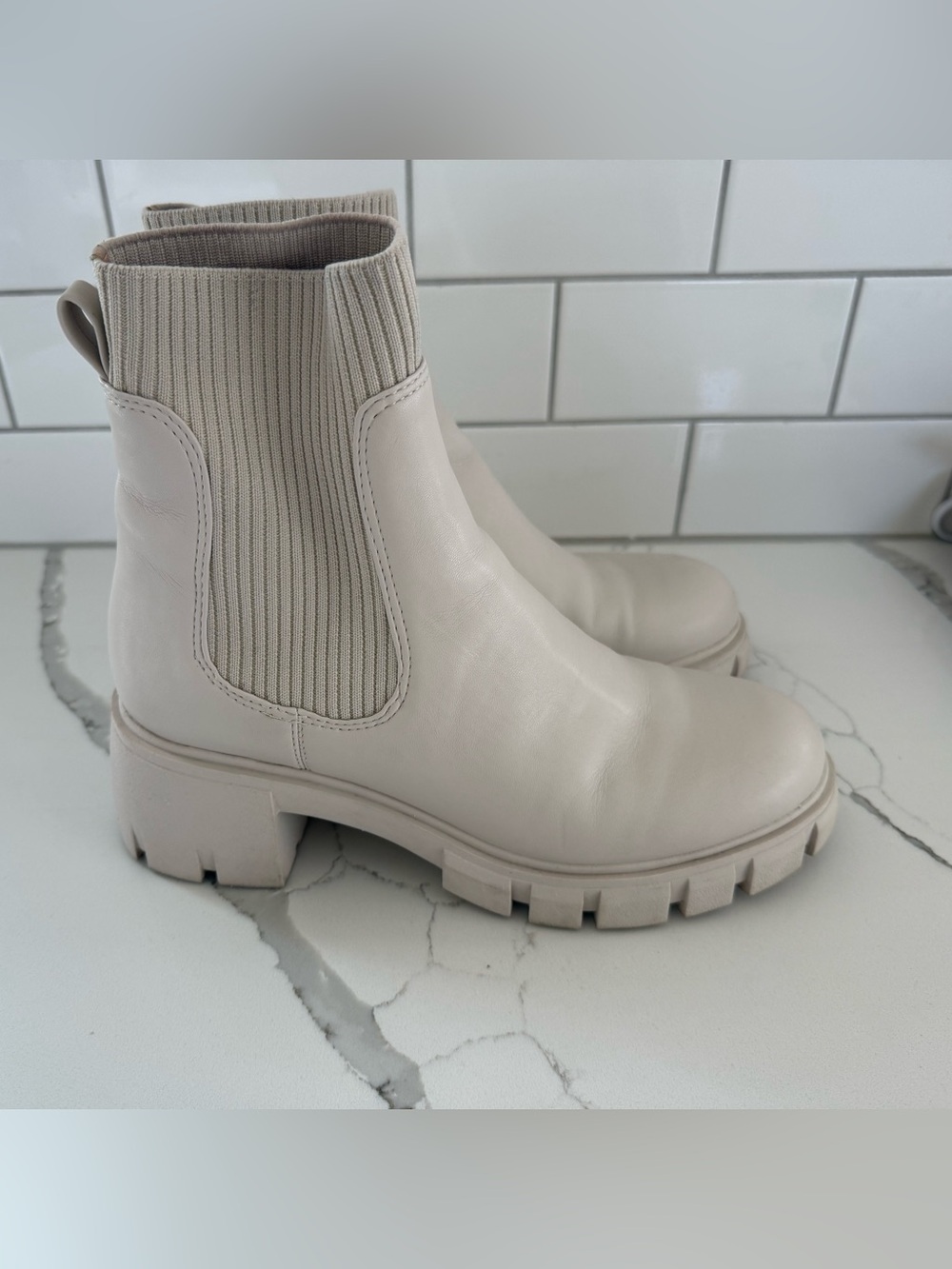 Steve Madden Womens Size 9 Hayle Bone Lug Sole Heeled Chelsea Boots